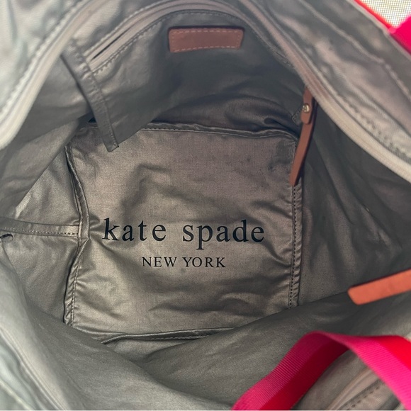 Vintage Kate Spade bucket bag with short handles. - Picture 3 of 4